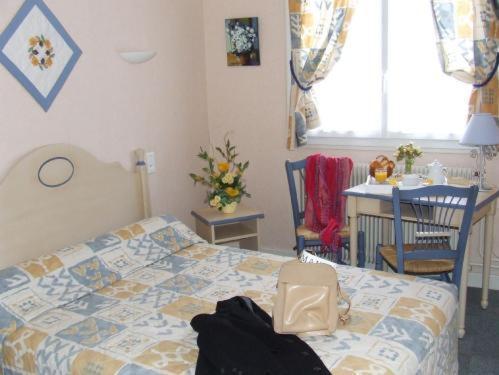 Hotel De La Poste Chagny  Bagian luar foto